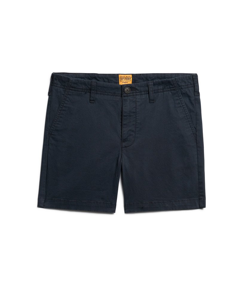 shorts chino clássicos na cor azul marinho eclipse.