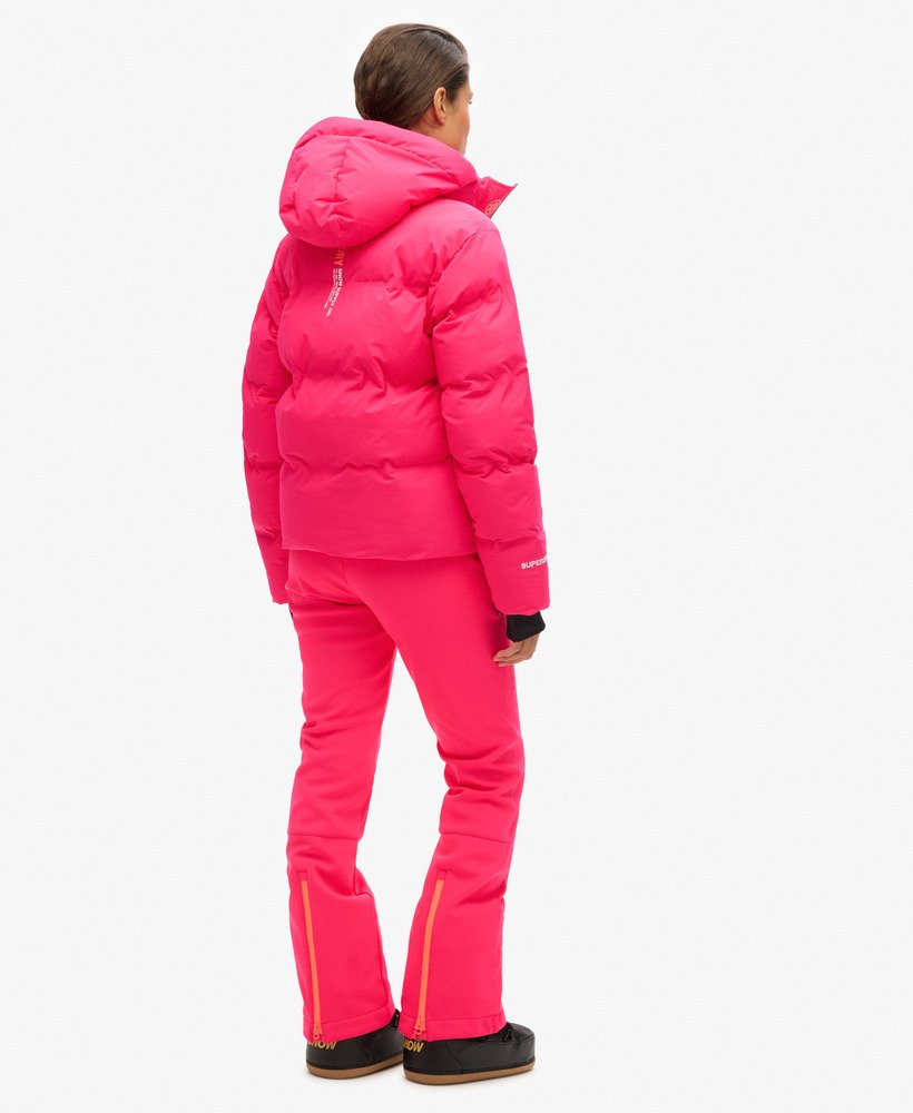 calças de esqui slim em softshell na cor rosa vibrante.
