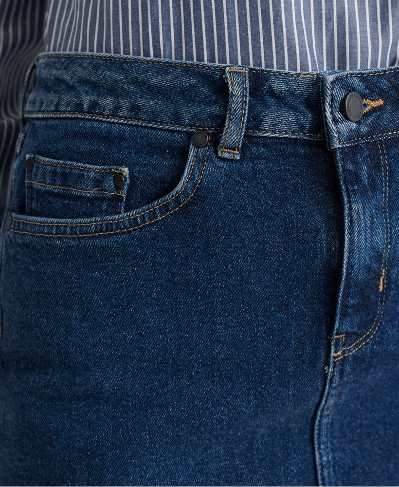 minissaia jeans em tom índigo escuro envelhecido