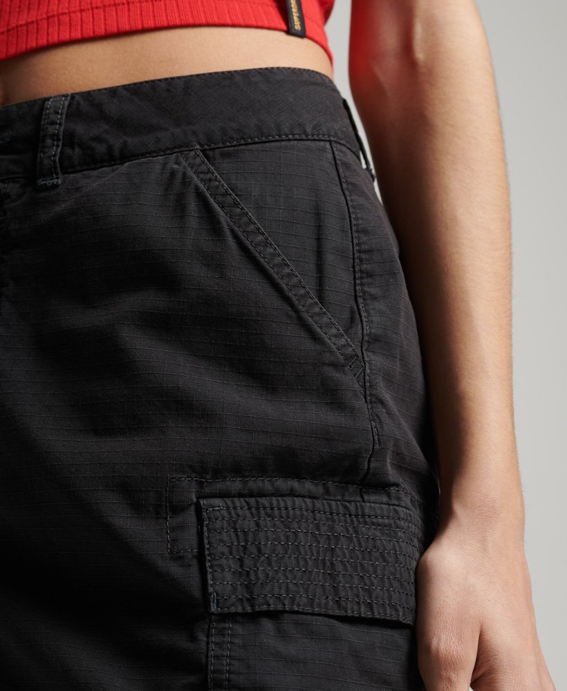 minissaia utilitária vintage em preto lavado