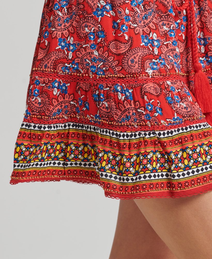 minissaia vintage bordada em estampa paisley vermelha.