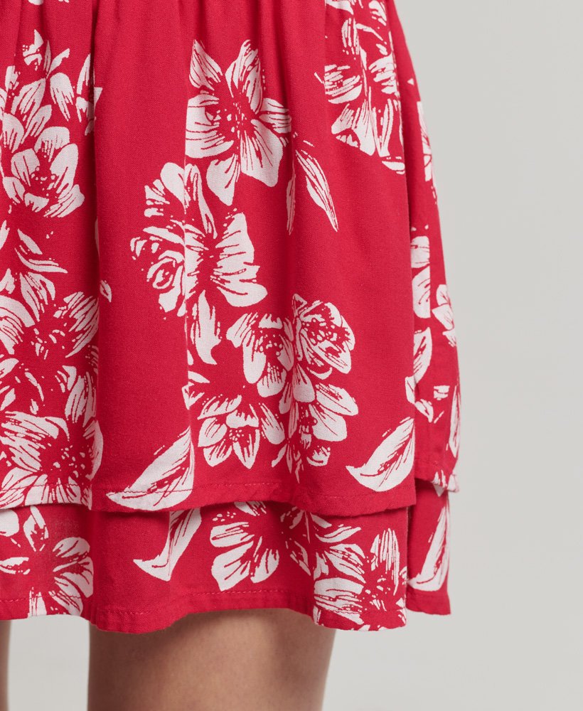 saia vintage com babados e detalhes franzidos em estampa floral vermelha.