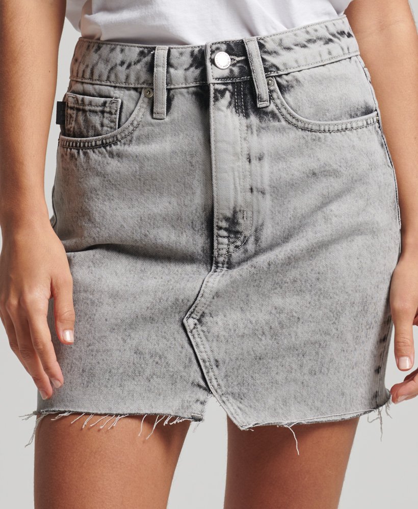 minissaia vintage em jeans com estampa de mármore cinza.