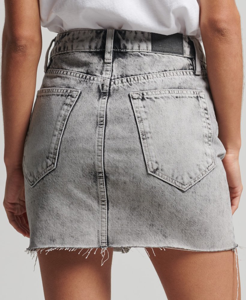 minissaia vintage em jeans com estampa de mármore cinza.