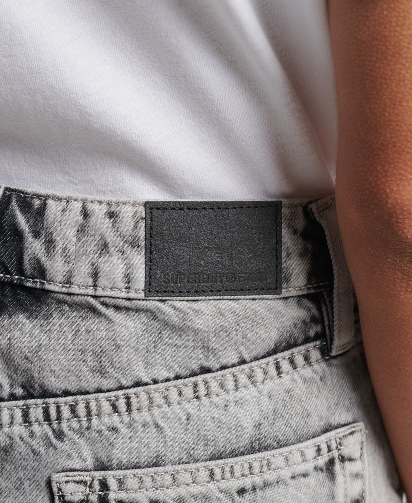 minissaia vintage em jeans com estampa de mármore cinza.