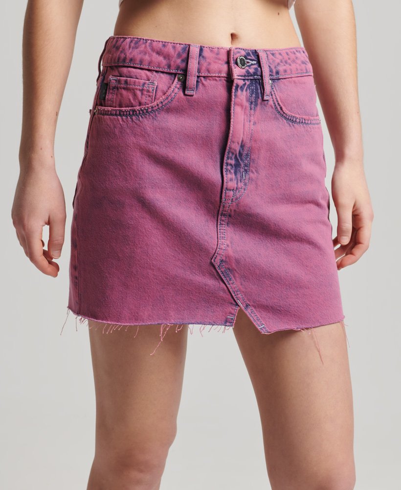minissaia vintage em jeans com estampa marmorizada rosa escuro.