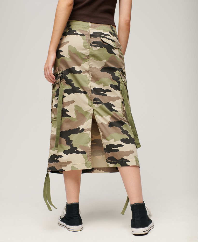 saia midi cargo em estampa camuflada de jaqueta