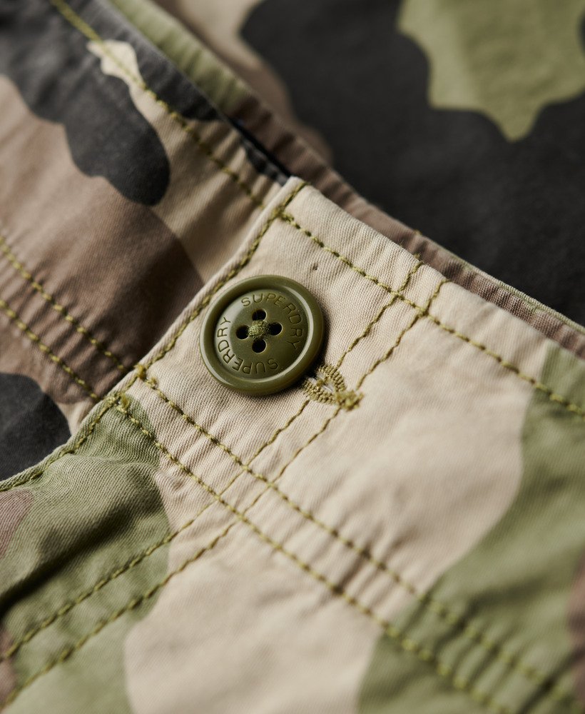 saia midi cargo em estampa camuflada de jaqueta