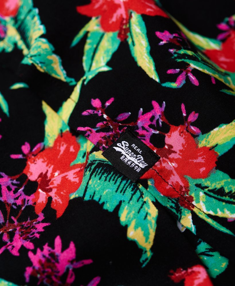 saia com botões estilo náutico dos anos 90 em hibisco tropical