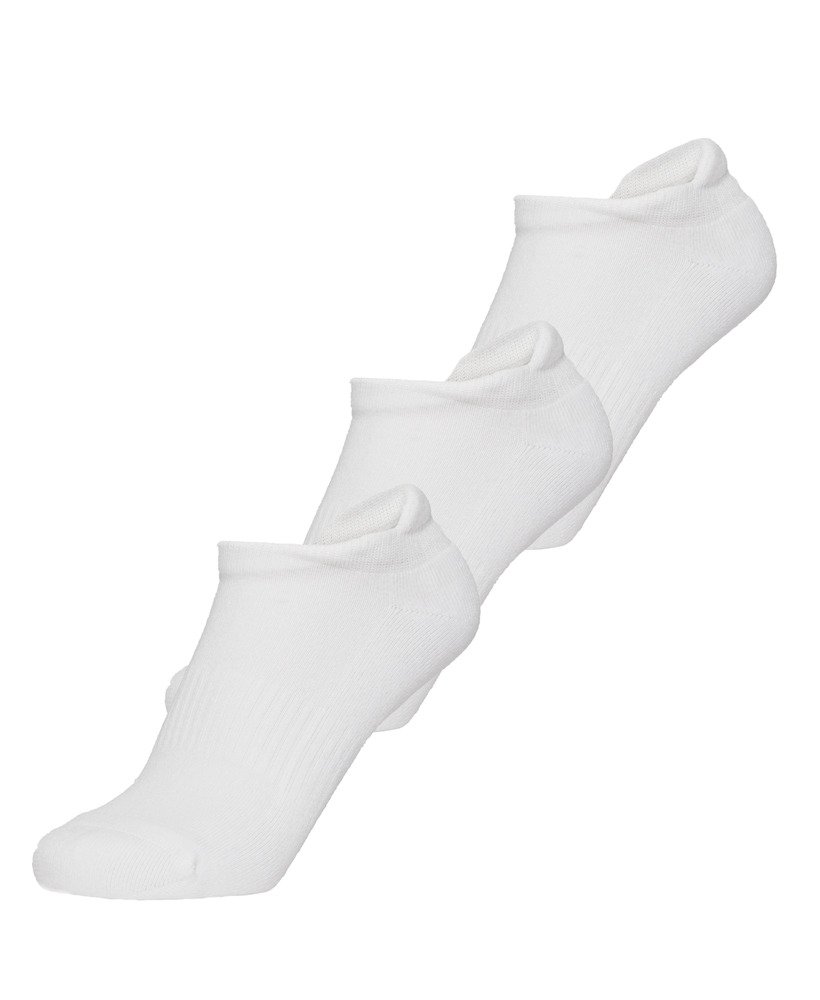 pacote com 3 pares de meias esportivas brancas