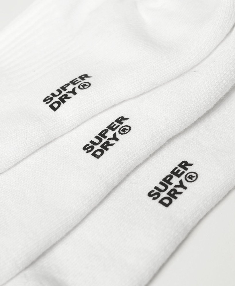 pacote com 3 pares de meias esportivas brancas
