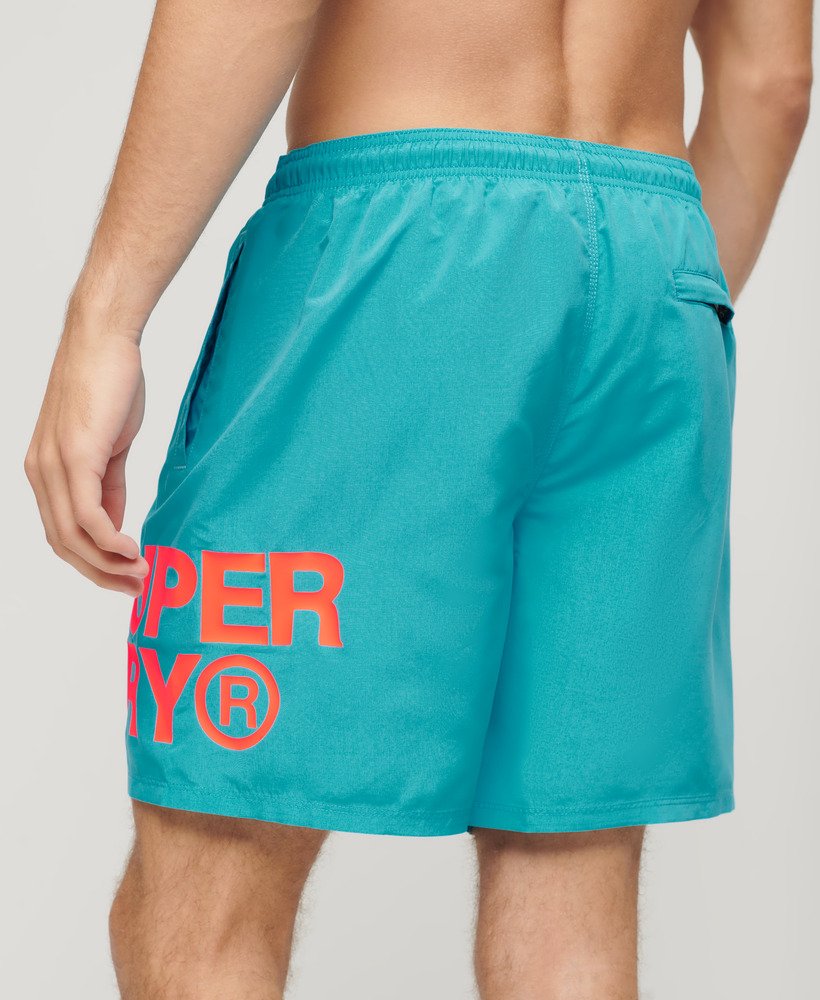 calção de banho reciclado sportswear logo de 17 polegadas na cor azul praia