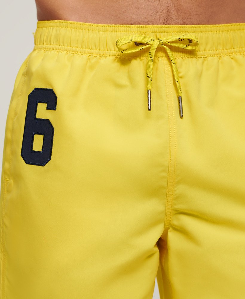 calções de banho polo reciclados de 17 polegadas na cor amarelo náutico.