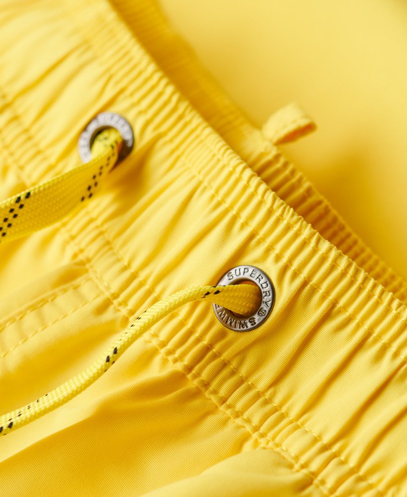 calções de banho polo reciclados de 17 polegadas na cor amarelo náutico.