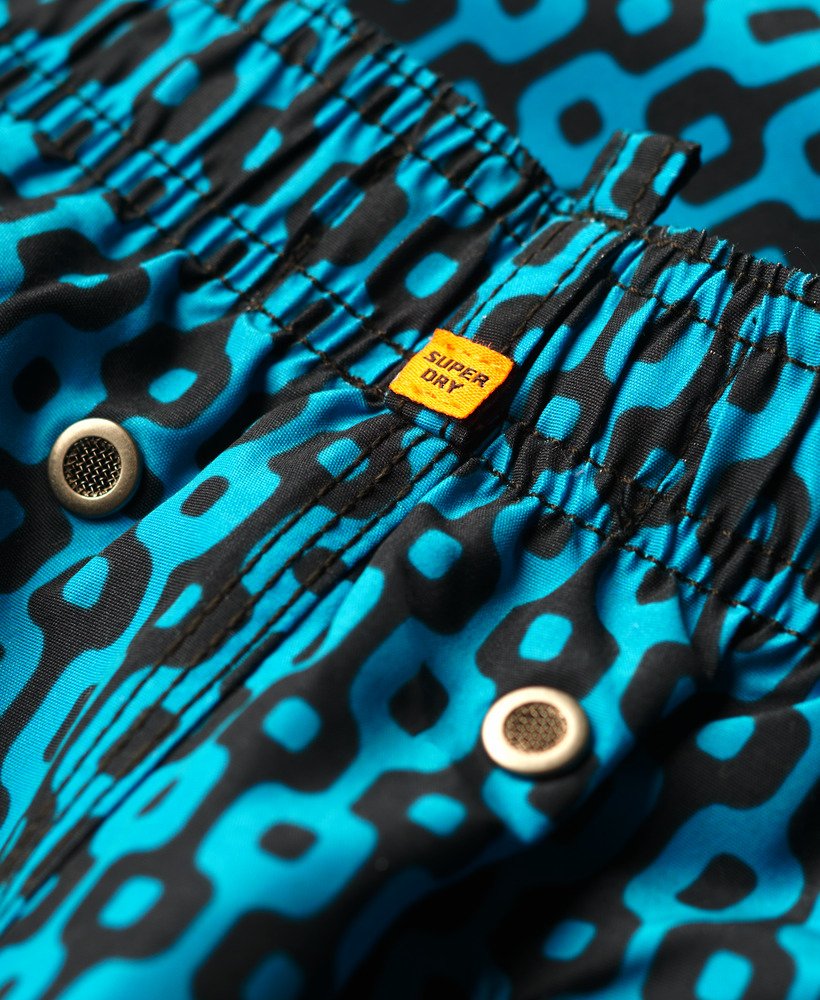 calção de banho reciclado estampado com padrão geométrico azul-marinho medindo 38 cm 15 polegadas.