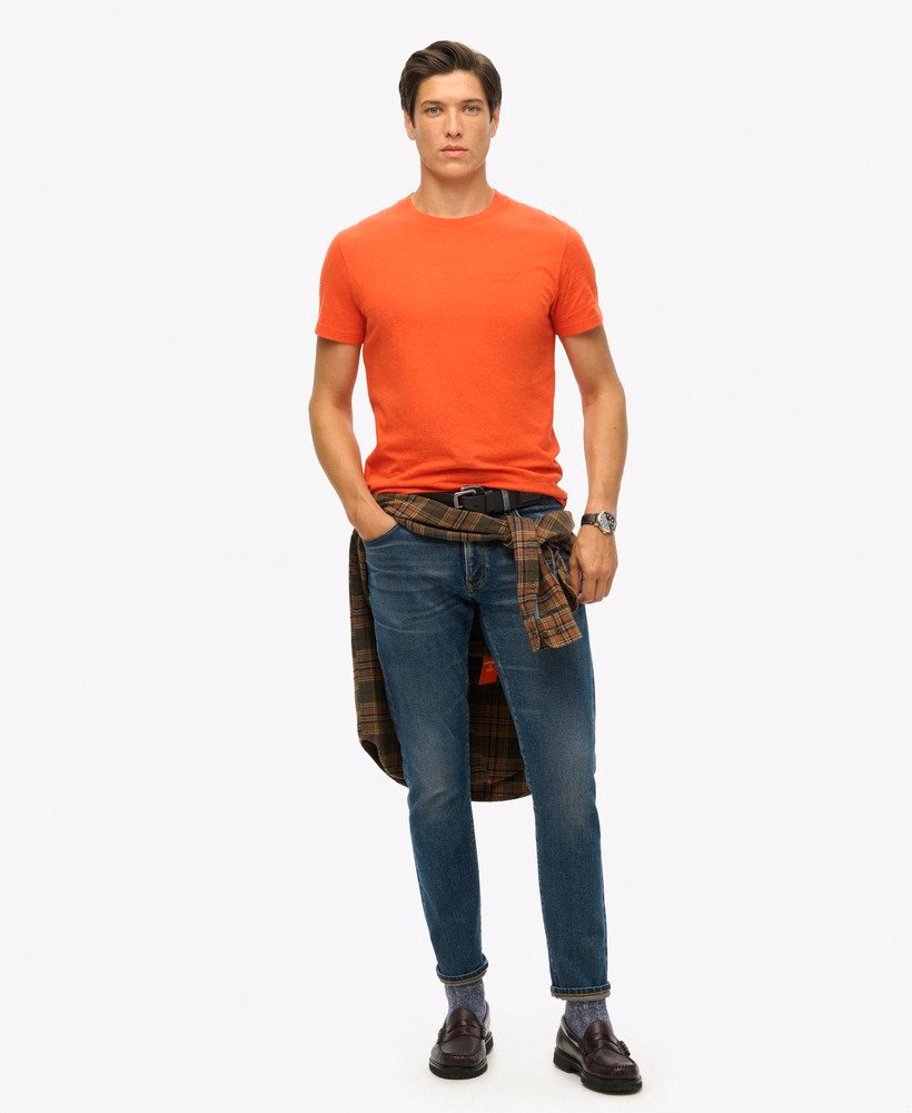 Camiseta com logo essencial