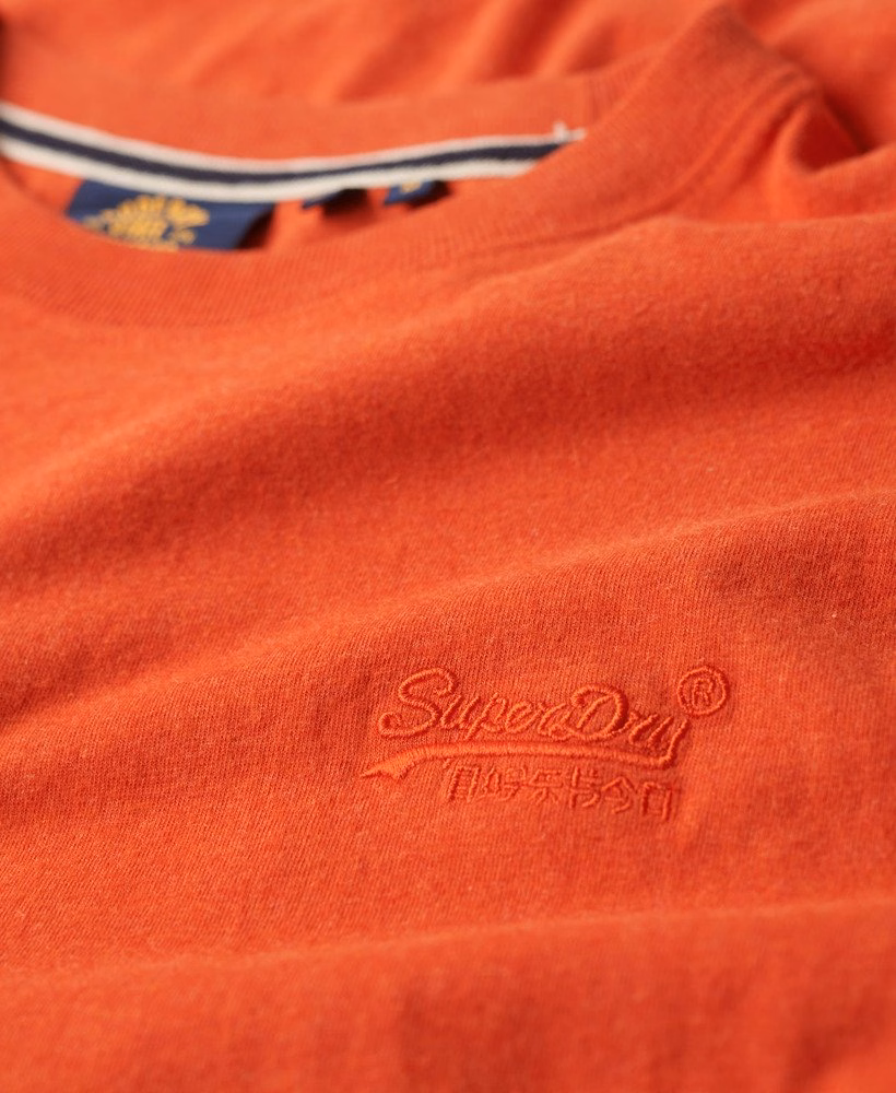 Camiseta com logo essencial