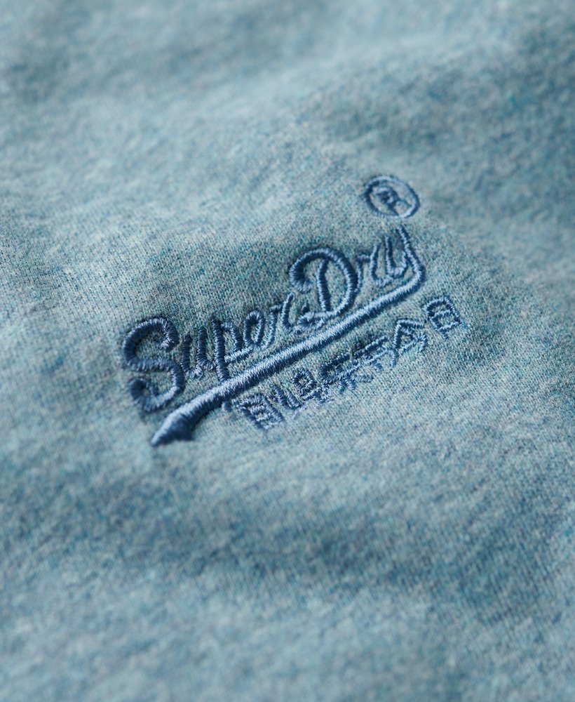 camiseta essential logo em algodão orgânico na cor azul celeste deserto grit