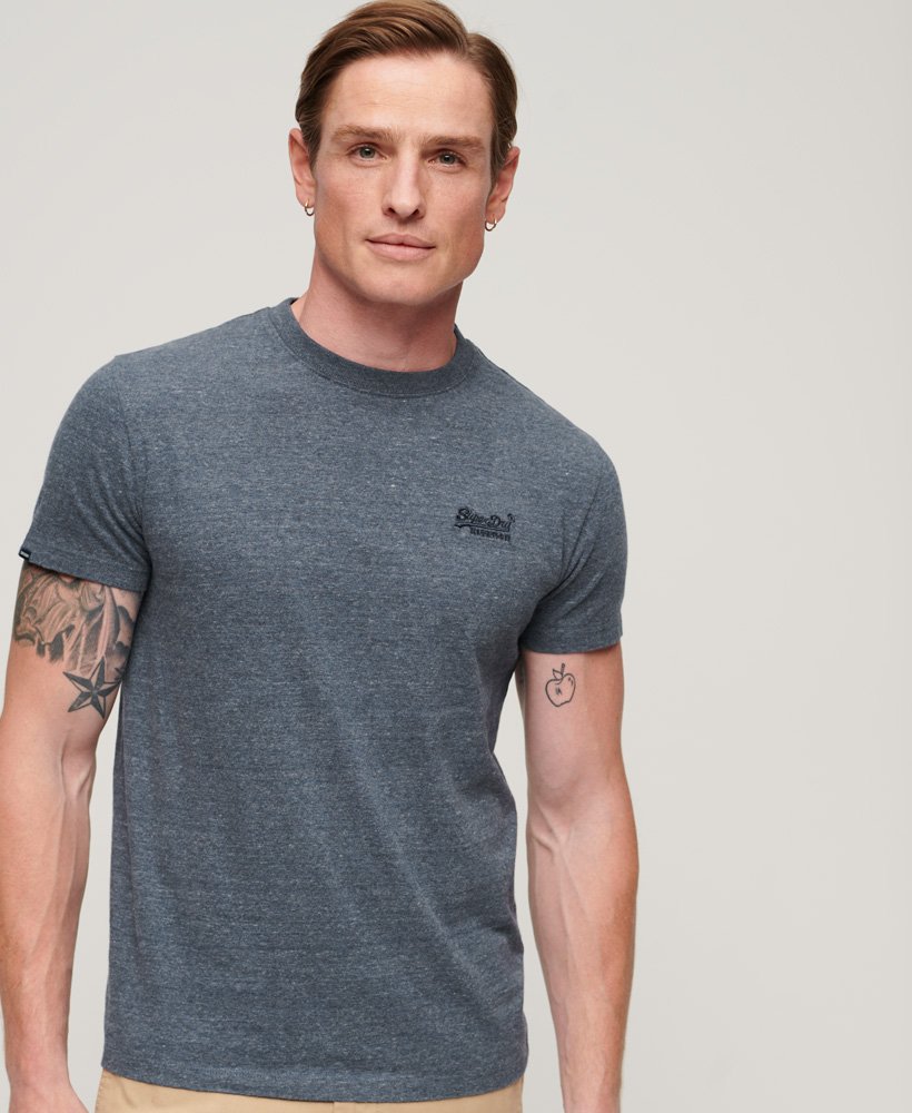 camiseta essential logo em algodão orgânico na cor azul marinho mesclado