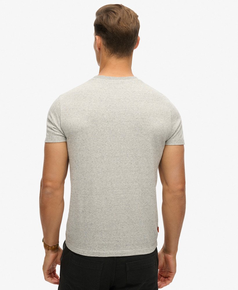 camiseta essential logo em algodão orgânico na cor pedra-pumice mesclada