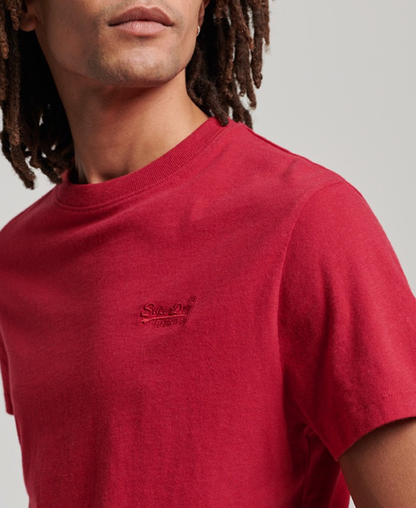 camiseta essential logo em algodão orgânico na cor vermelho mesclado.