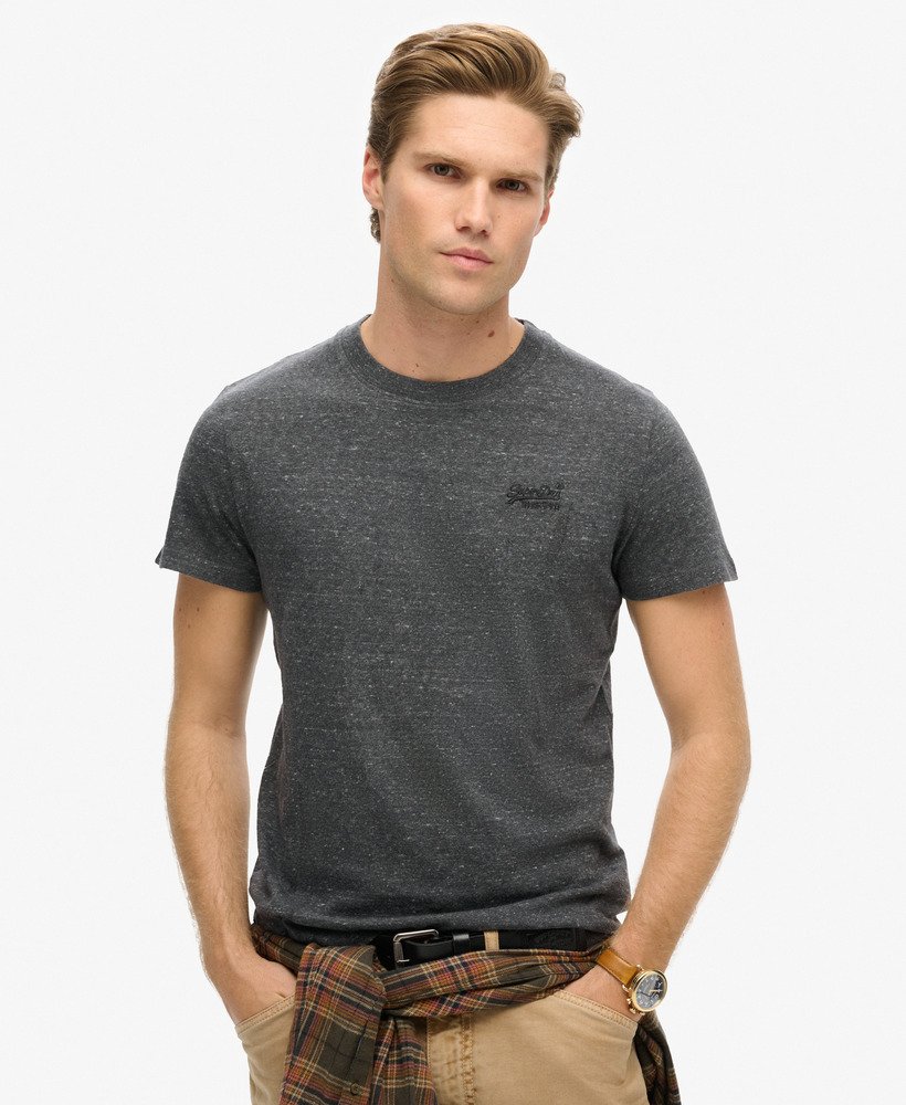 camiseta essential logo em algodão orgânico na cor cinza carvão mesclado.