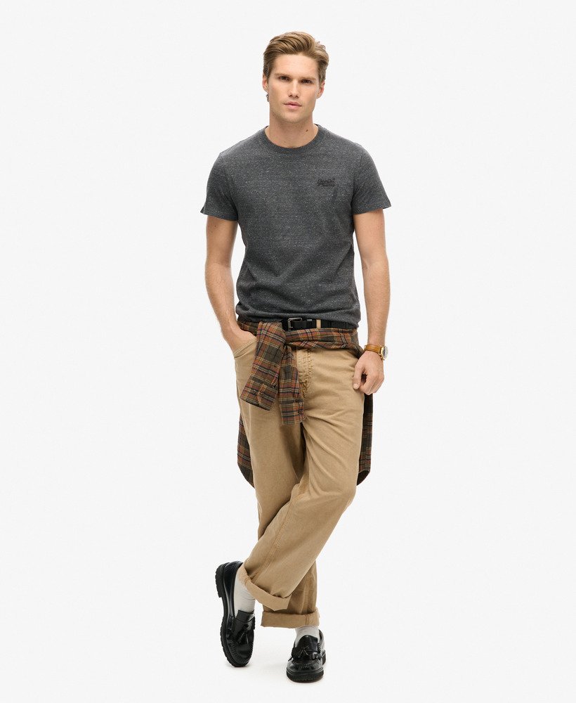 camiseta essential logo em algodão orgânico na cor cinza carvão mesclado.