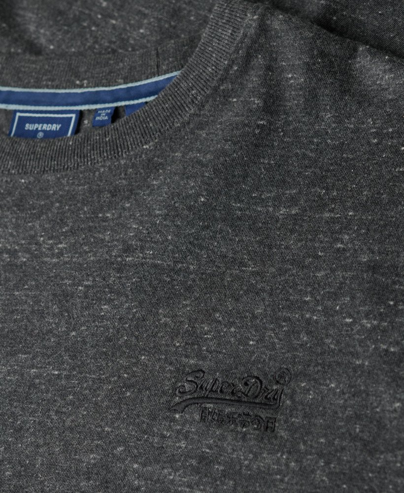 camiseta essential logo em algodão orgânico na cor cinza carvão mesclado.