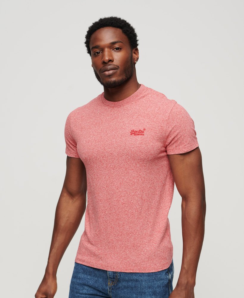 camiseta essential logo em algodão orgânico na cor vermelho médio granulado