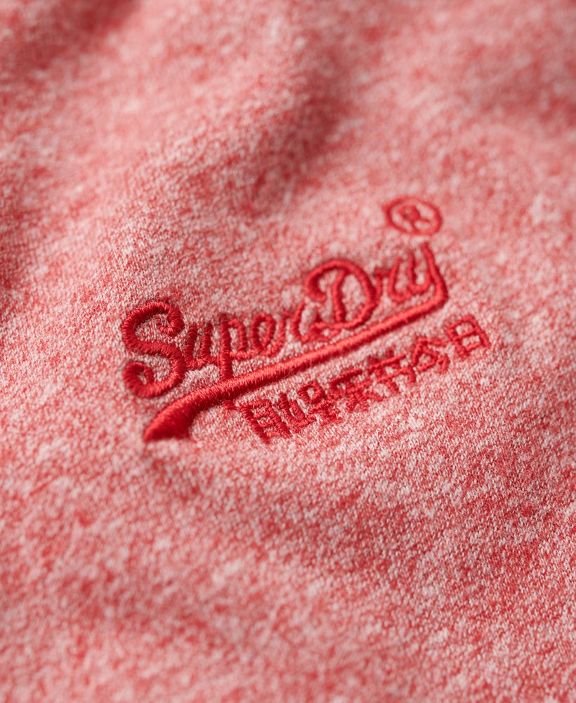 camiseta essential logo em algodão orgânico na cor vermelho médio granulado