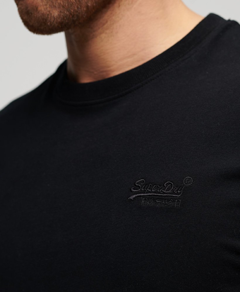 camiseta essential logo em algodão orgânico na cor preta.