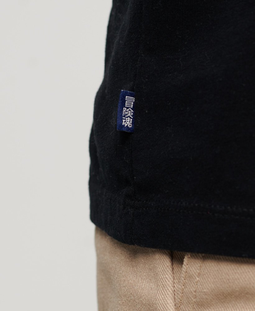 camiseta essential logo em algodão orgânico na cor preta.