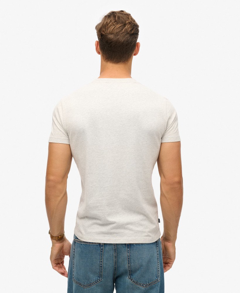 camiseta de algodão orgânico com decote em v e logo essential na cor cinza mesclado glacier.