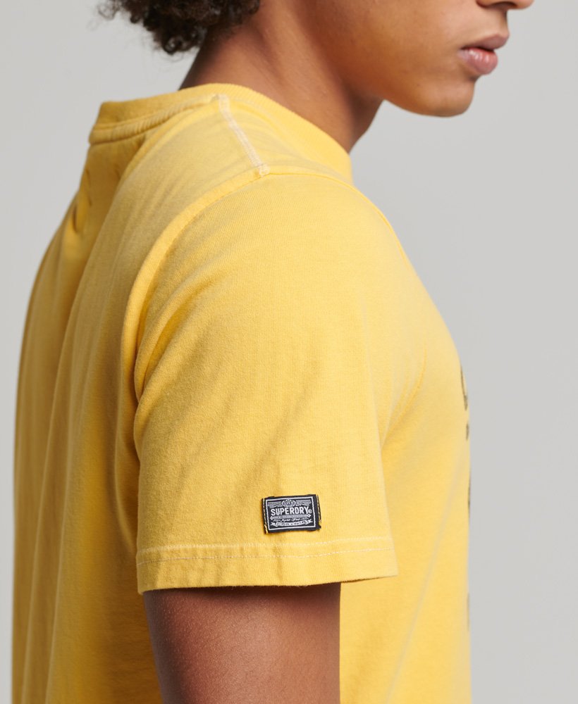 camiseta vintage 08 rework classic de edição limitada na cor amarelo pigmentado.