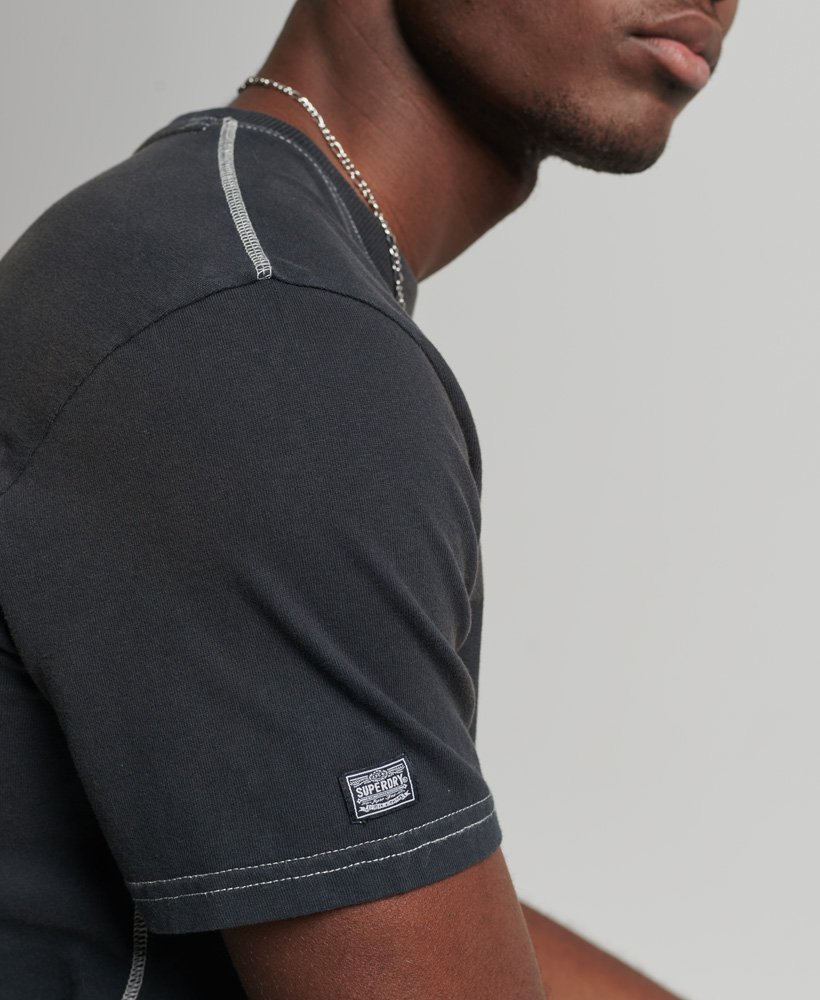 camiseta clássica vintage 08 rework edição limitada na cor preto vintage