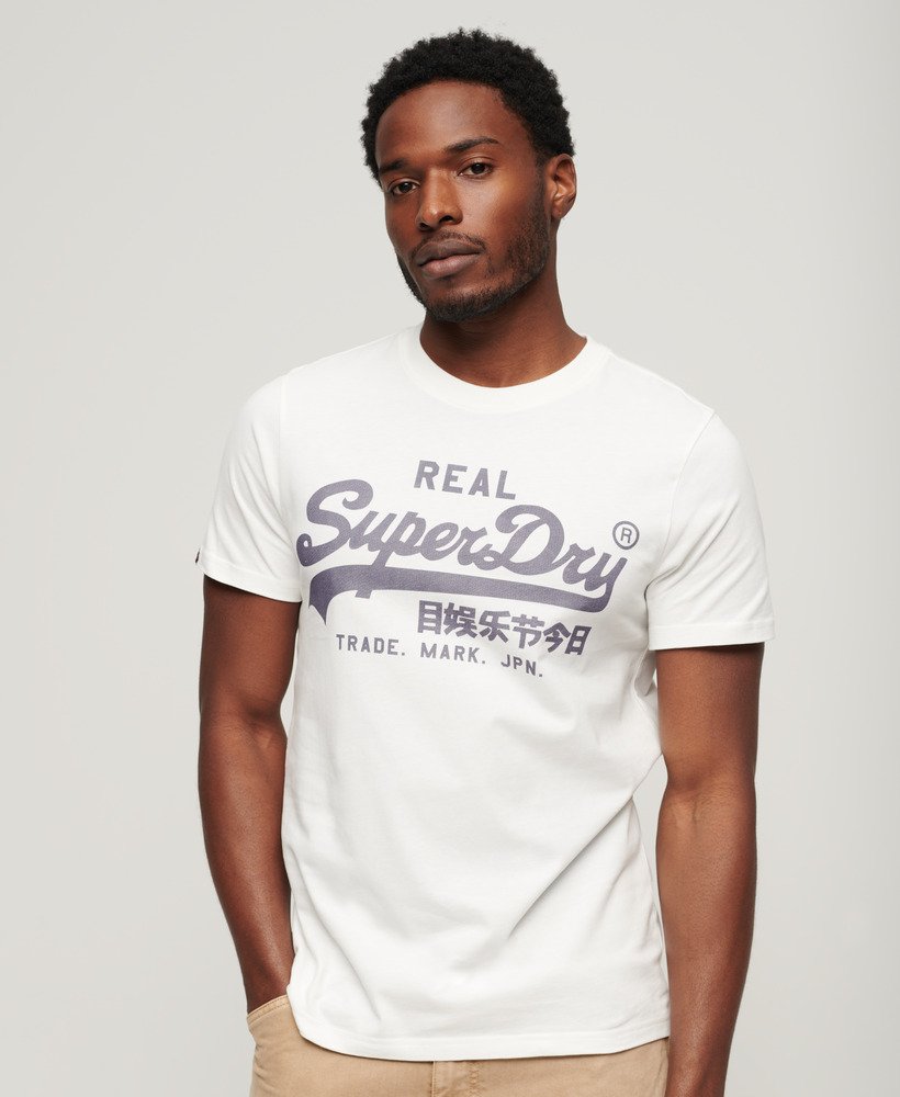 camiseta vintage com logo na cor cru