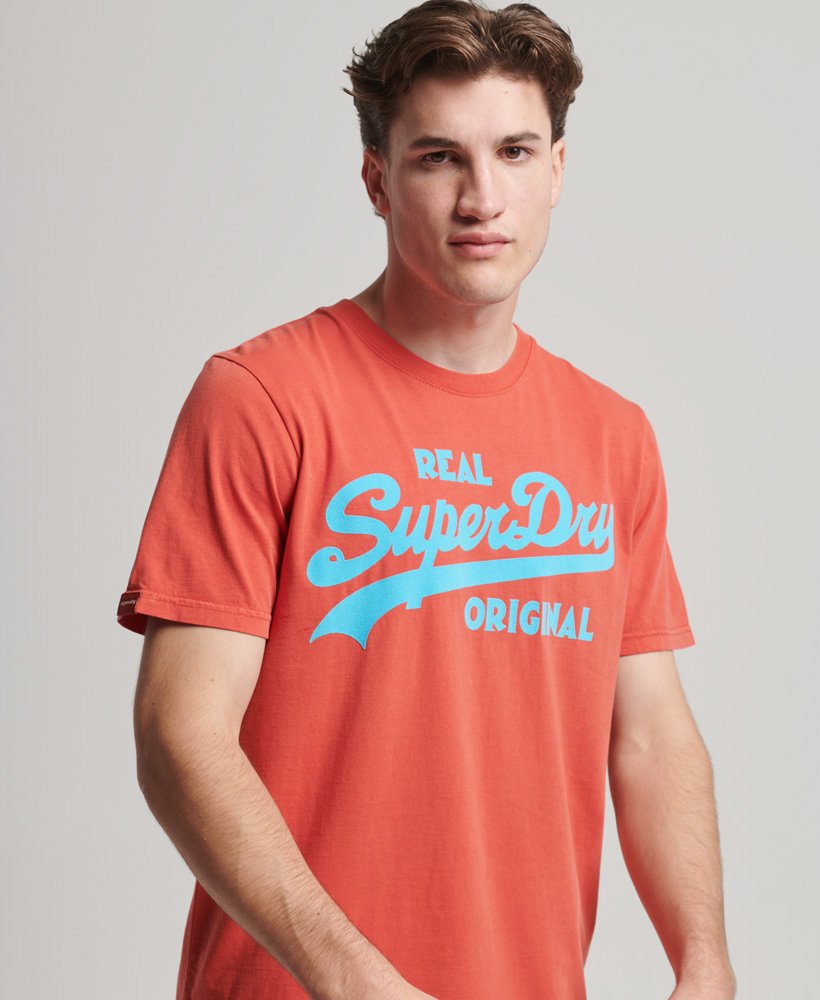 camiseta vintage logo neon em vermelho americana