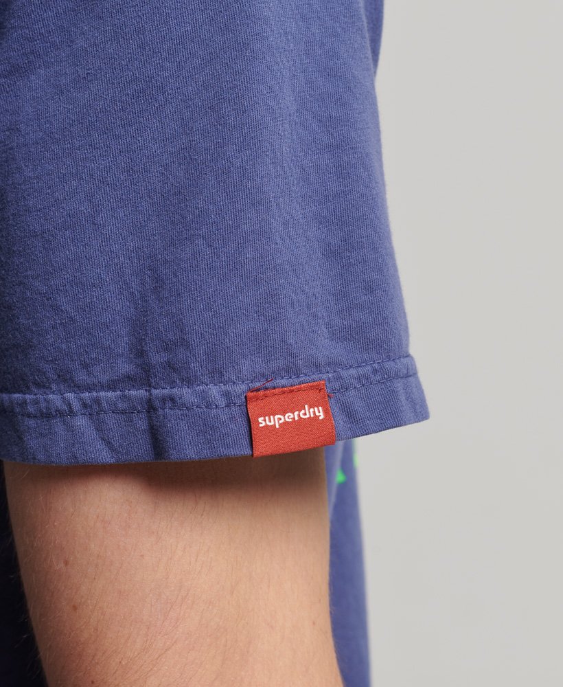 camiseta vintage com logo neon na cor azul fronteira