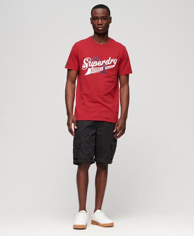 camiseta universitária vintage com estampa em vermelho pimenta.