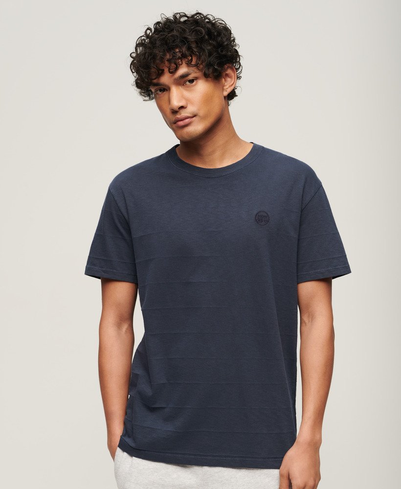 camiseta de algodão orgânico com textura vintage na cor azul-marinho eclipse.