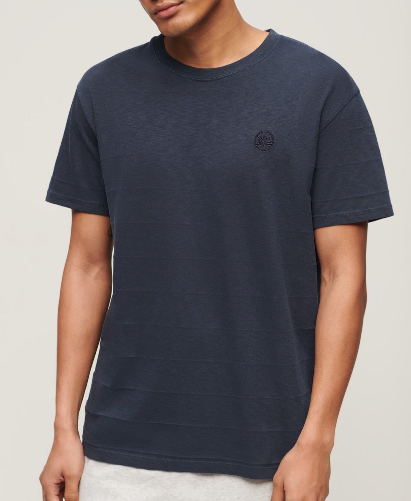 camiseta de algodão orgânico com textura vintage na cor azul-marinho eclipse.