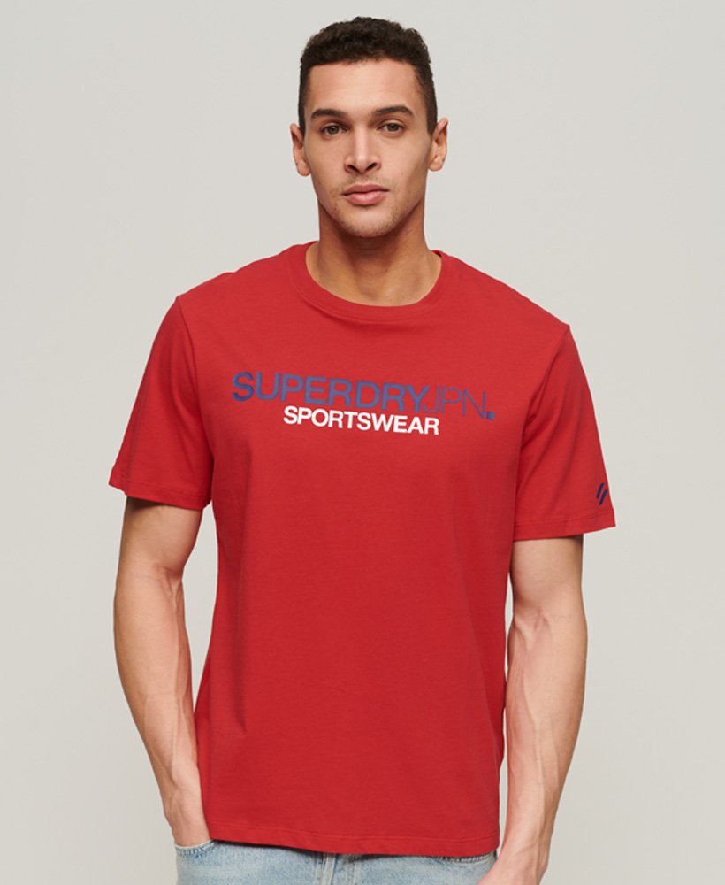 camiseta esportiva na cor vermelho rebelde