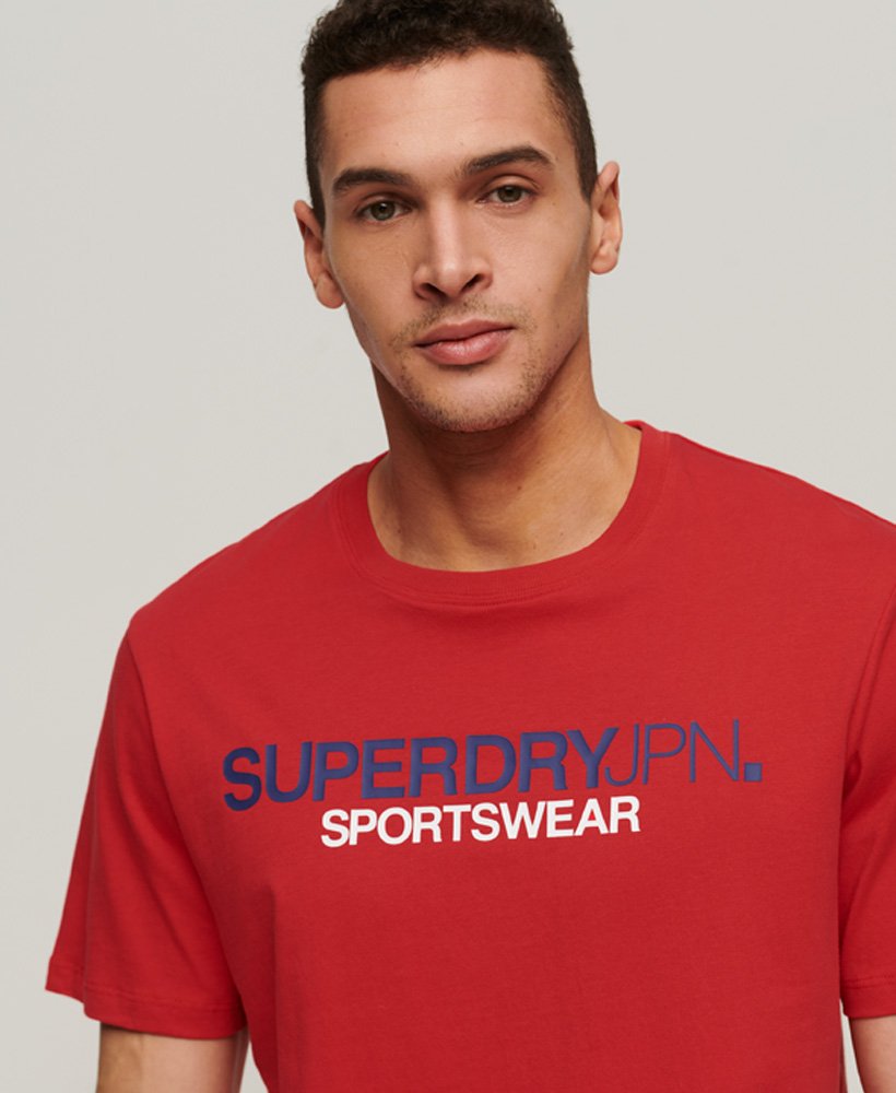camiseta esportiva na cor vermelho rebelde