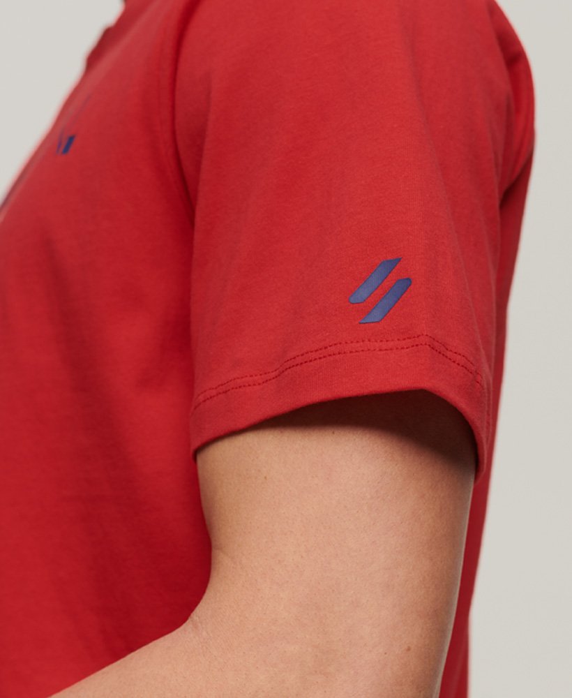 camiseta esportiva na cor vermelho rebelde