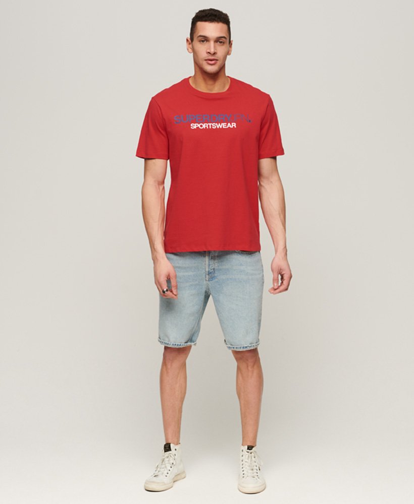 camiseta esportiva na cor vermelho rebelde