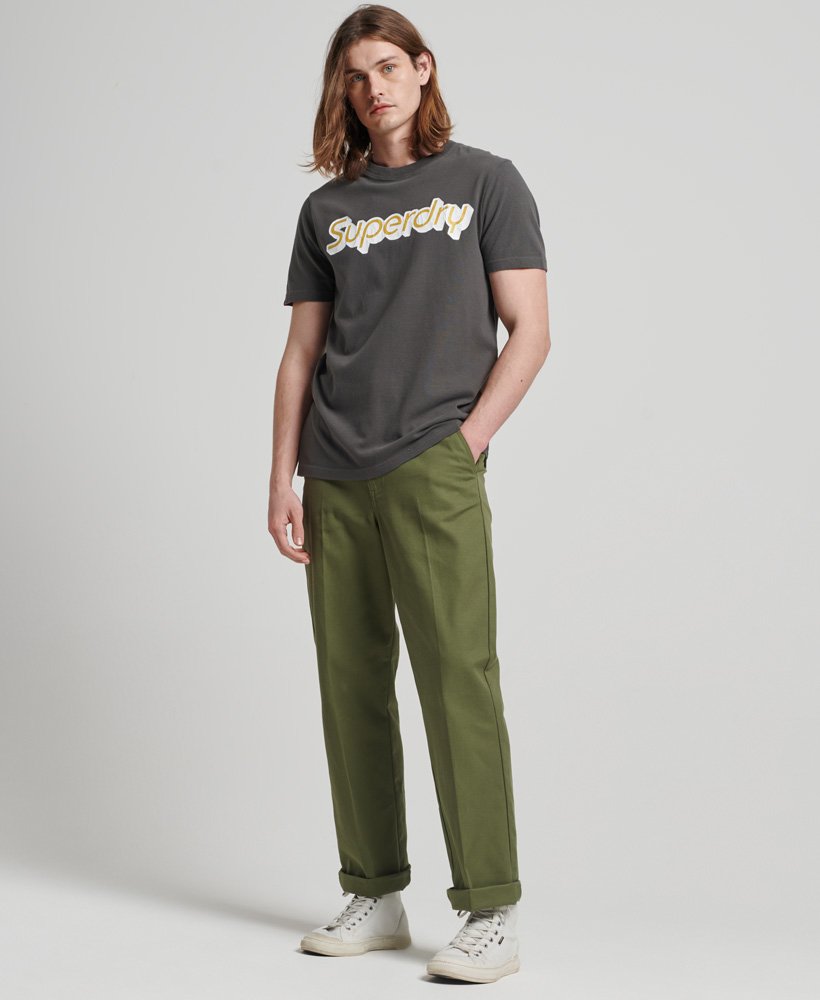 camiseta vintage trading company na cor cinza-escuro fosco.