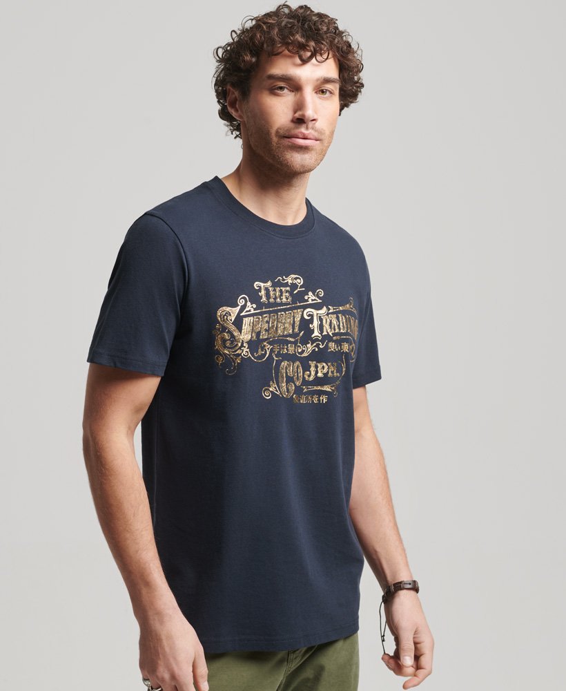 camiseta clássica repaginada na cor azul-marinho eclipse.