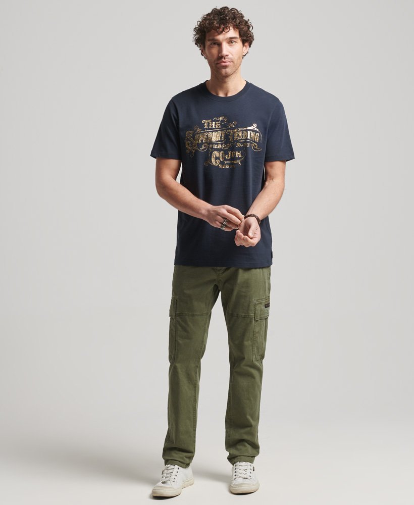 camiseta clássica repaginada na cor azul-marinho eclipse.
