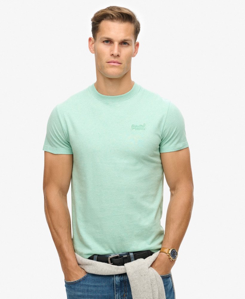 camiseta essential logo em algodão orgânico na cor verde menta mesclado claro.