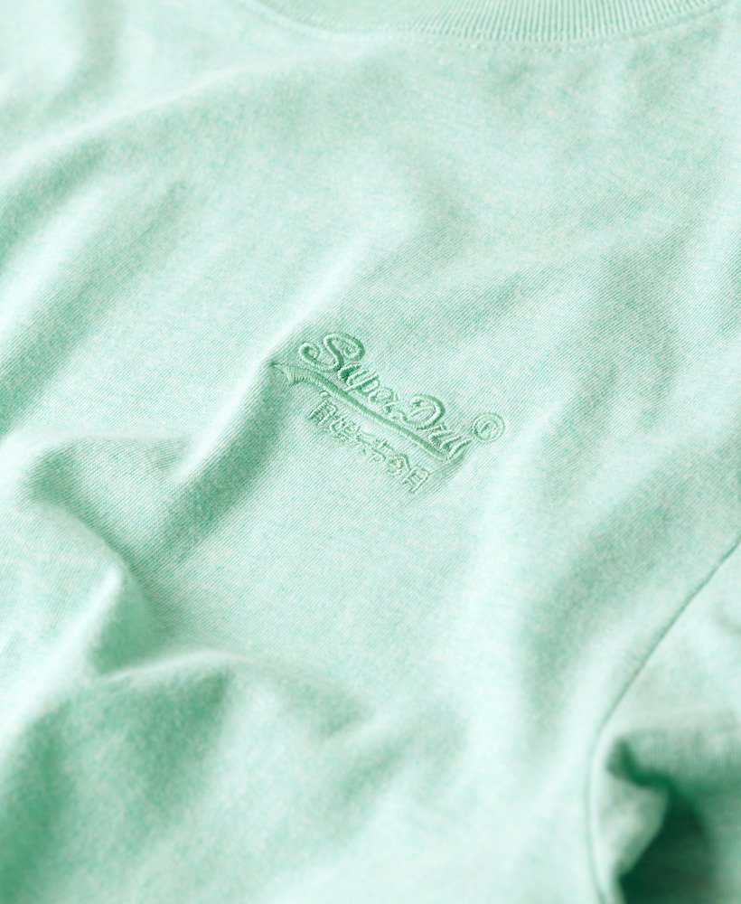 camiseta essential logo em algodão orgânico na cor verde menta mesclado claro.